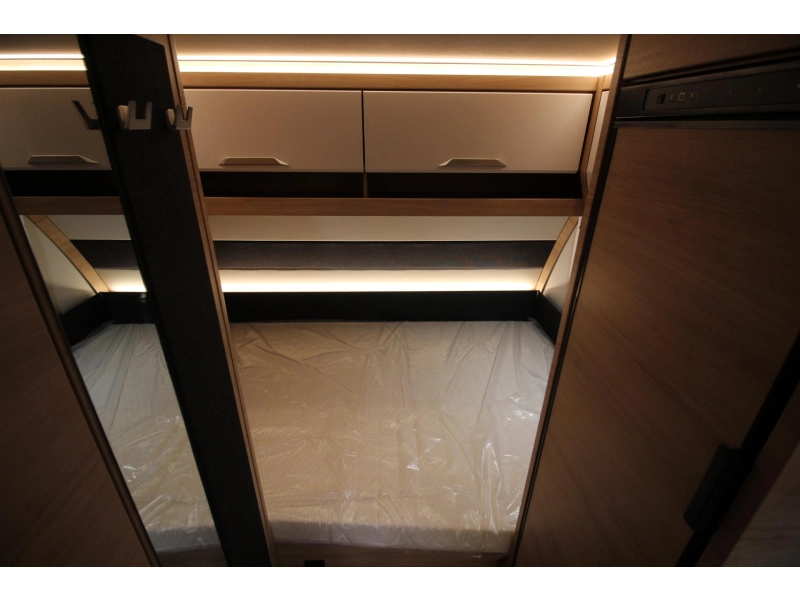 Knaus Sudwind Black Selection 420 QD Dwarsbed & Hoge koelkast!  foto: 8