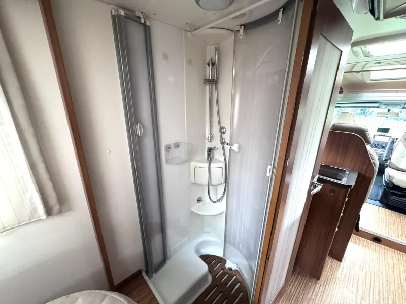 Adria Coral S 690 SC Queens-bed  foto: 18