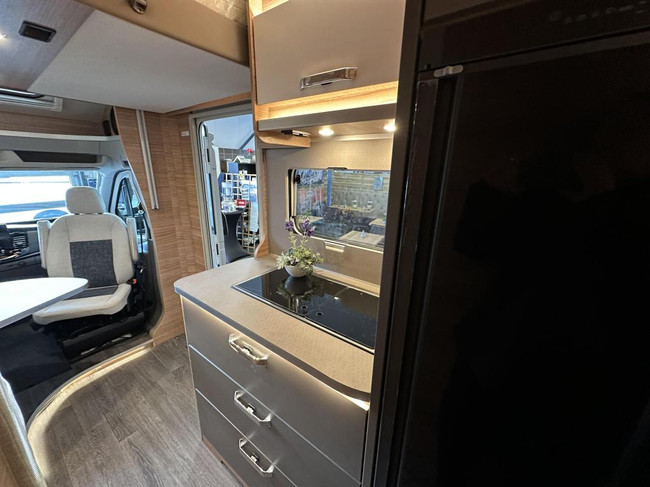 Weinsberg CaraSuite 650 MEG automaat, 165 pk, hefbed foto: 6