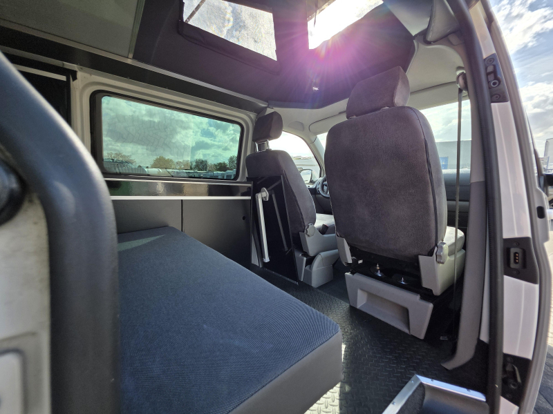 Volkswagen T5 2 TDI 4 persoons hefdak 2014  foto: 13