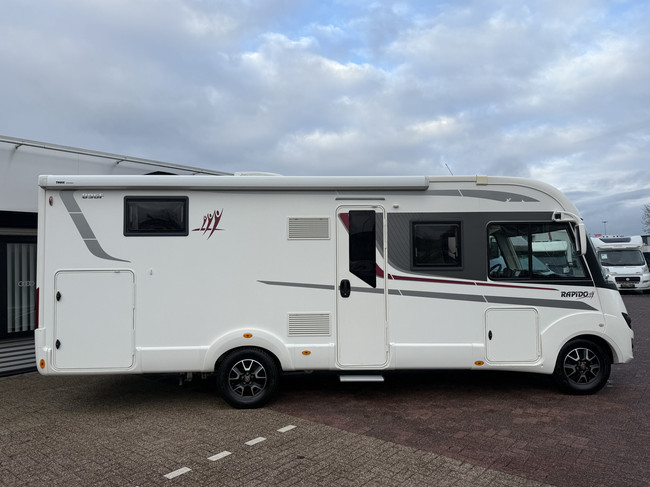 RAPIDO 896 F 160 PK face to face slechts 12.000 dkm Queensbed+hefbed luifel 2x tv camera grote garage dakairco Truma hordeur foto: 2