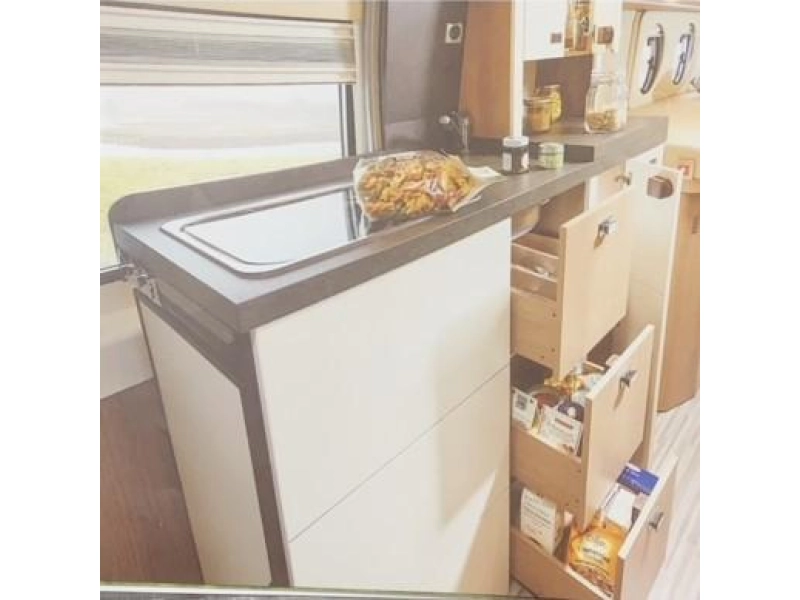 Malibu Van Two Rooms 640 Cama longitudinal, autom&aacute;tico foto: 6