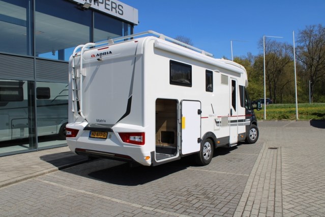 Robuuste Adria Matrix M 670 SK AUTOMAAT 5 gordelplaatsen Queensbed + hefbed (71  foto: 8