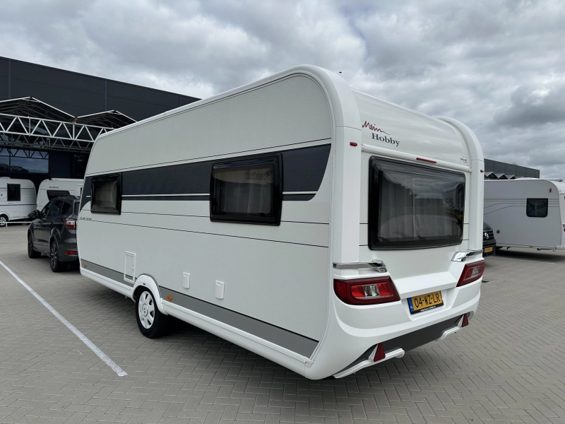Hobby De Luxe Special 495 UL mover - voortent  foto: 2