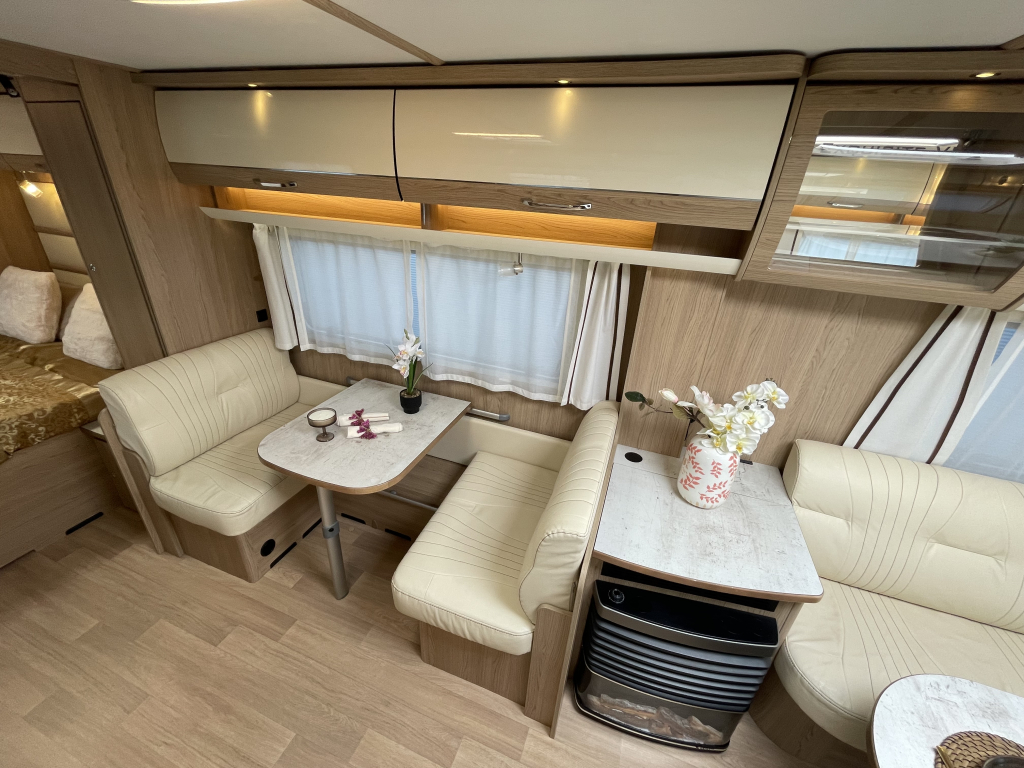 LMC Caravans Exquisite 685 VIP CAMA QUEEN + ASIENTO REDONDO DOBLE EJE 2025 ! foto: 2