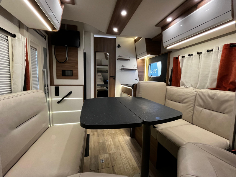 Camping-car Pilote P 726 FC, lit central photo : 5