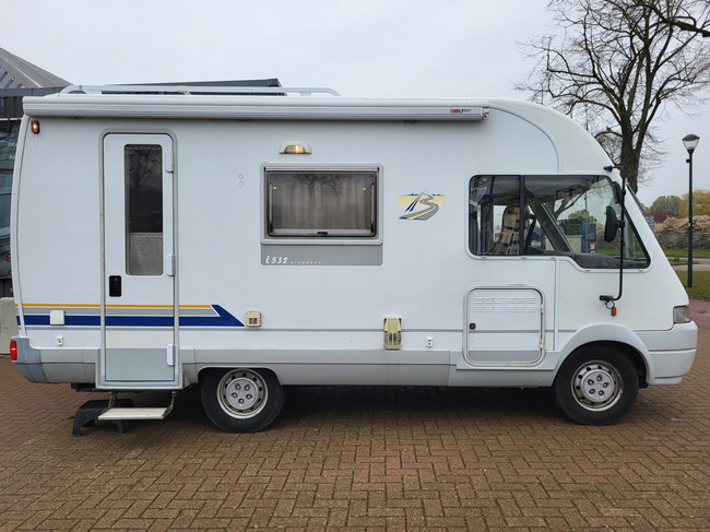 Fiat 230 2.8jtd Bürstner Top staat veel ruimte foto: 21