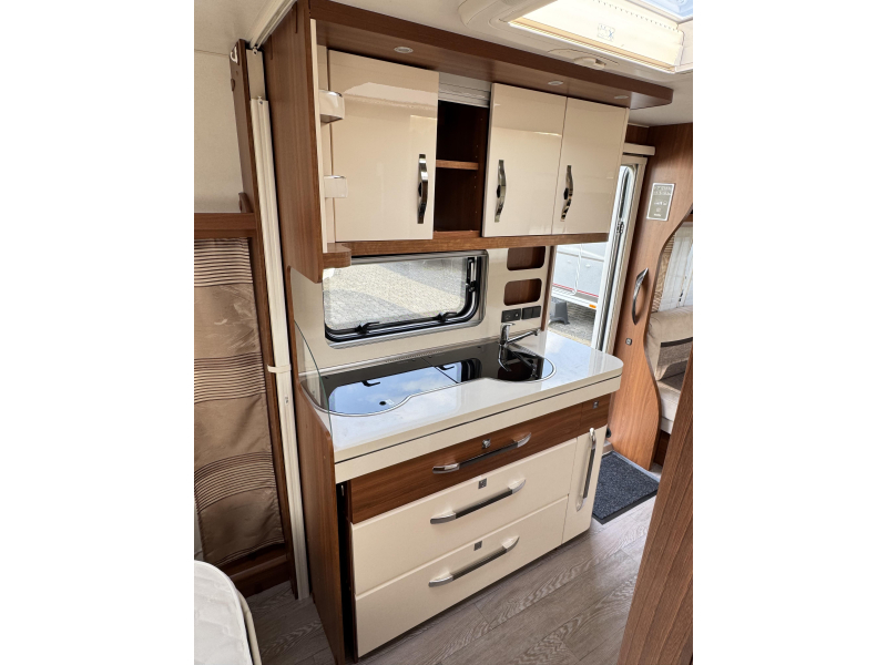 Hobby Excellent 540 UFF -coin salon-lit queen size photo : 14