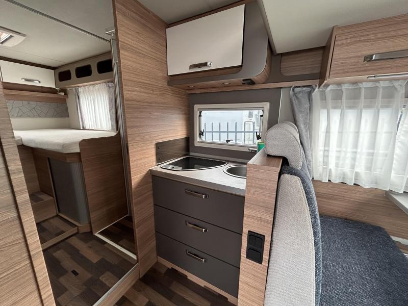 Weinsberg CaraSuite 700 ME Met hefbed & 5e gordel  foto: 9