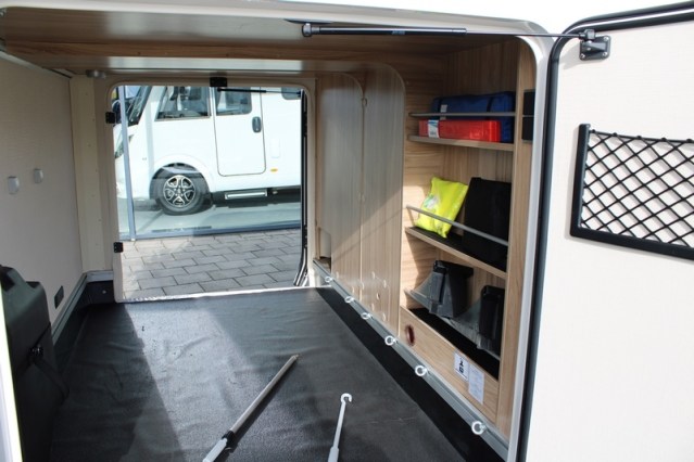 Hymer Exsis I 678 Fiat AUTOMAAT 160 pk enkele bedden Smal en lichtgewicht (54  foto: 15