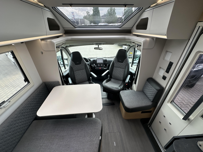 Adria Coral 600 SL 140PK Lengtebedden Garage  foto: 15