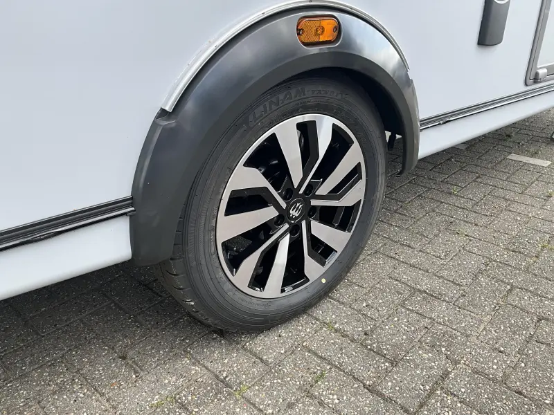 Knaus Sudwind Black Selection 500 EU ENKELE BEDDEN-VLOERVERW  foto: 15