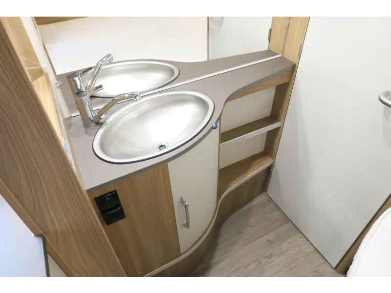 Bürstner Premio 450 TS MOVER+LICHTGEW.ACCU  foto: 11