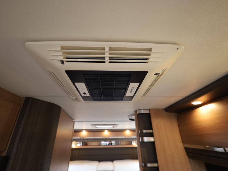 Knaus Sky TI 700 MEG suspensi&oacute;n neum&aacute;tica completa foto: 14