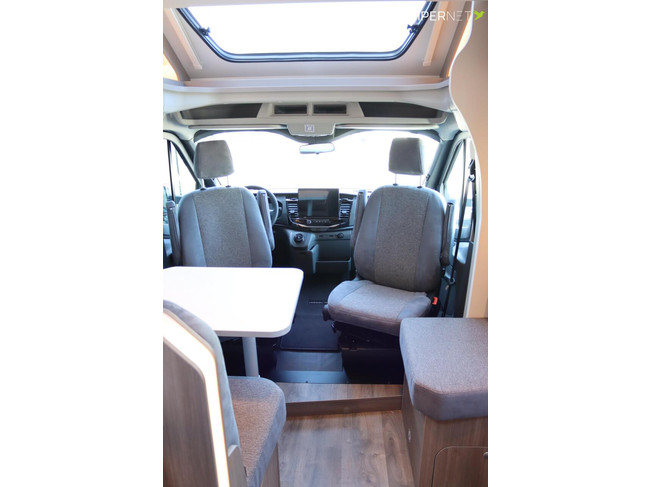 Carado T447 Edition 26 165pk Automaat | Lengtebedden | Luifel | Hefbed | Gescheiden douche | Fietsendrager | 12'' Ford multimediasystee foto: 8