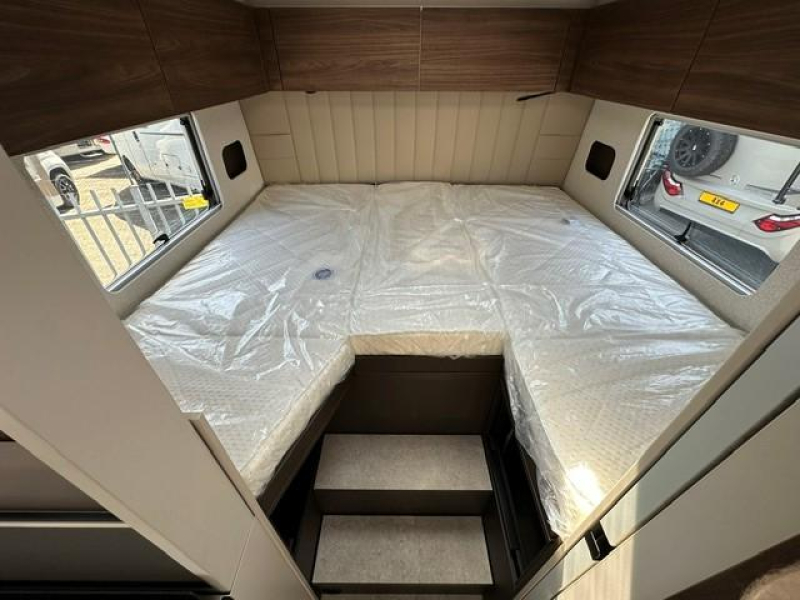 Bürstner Signature SFT 7.0 CAMPER VAN HET JAAR!  foto: 15