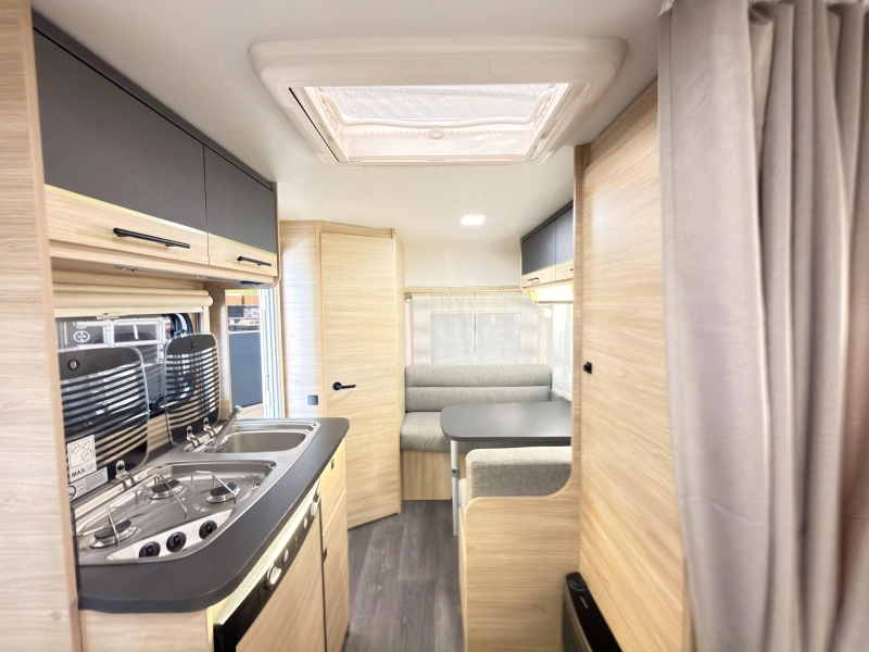 Sterckeman Easy Comfort 390 CP +mover+hordeur+1200kg  foto: 14