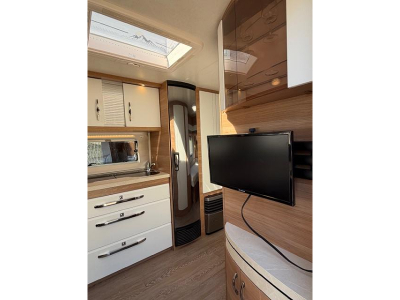 Hobby De Luxe 540 UL Incl. Mover en Voortent  foto: 13