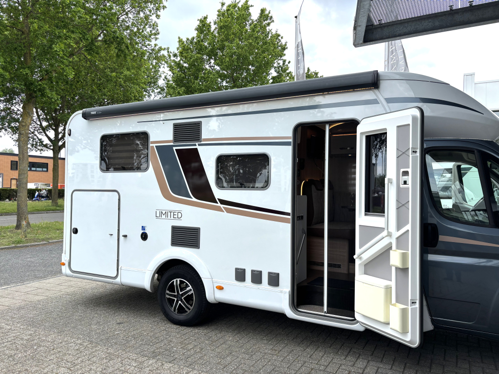 B&uuml;rstner Lyseo Limited 690 G 9-TR AUT SINGLE BEDS + PULL-DOWN BED photo: 5