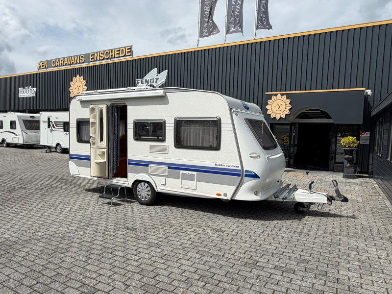 Hobby Excellent 455 UF Met luifel  foto: 1