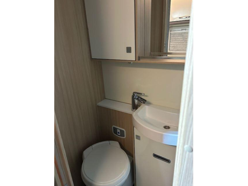 Bürstner Lyseo 734 QUEENSBED+HEFBED 4-PERS  foto: 7