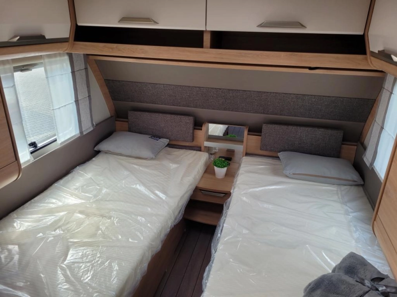 Knaus Sudwind Black Selection 460 EU Red Edition Foto: 8