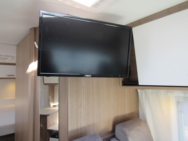 Hymer Carado V339 Europa Edition Zwart Queensbed 15dkm 2022 foto: 20