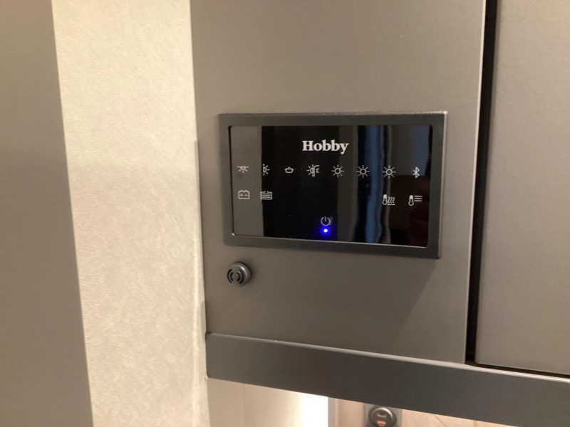 Hobby De Luxe 460 SFF Cama independiente/Ducha foto: 16