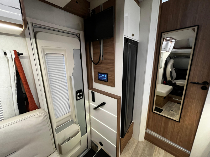 Camping-car Pilote P 726 FC, lit central photo : 6