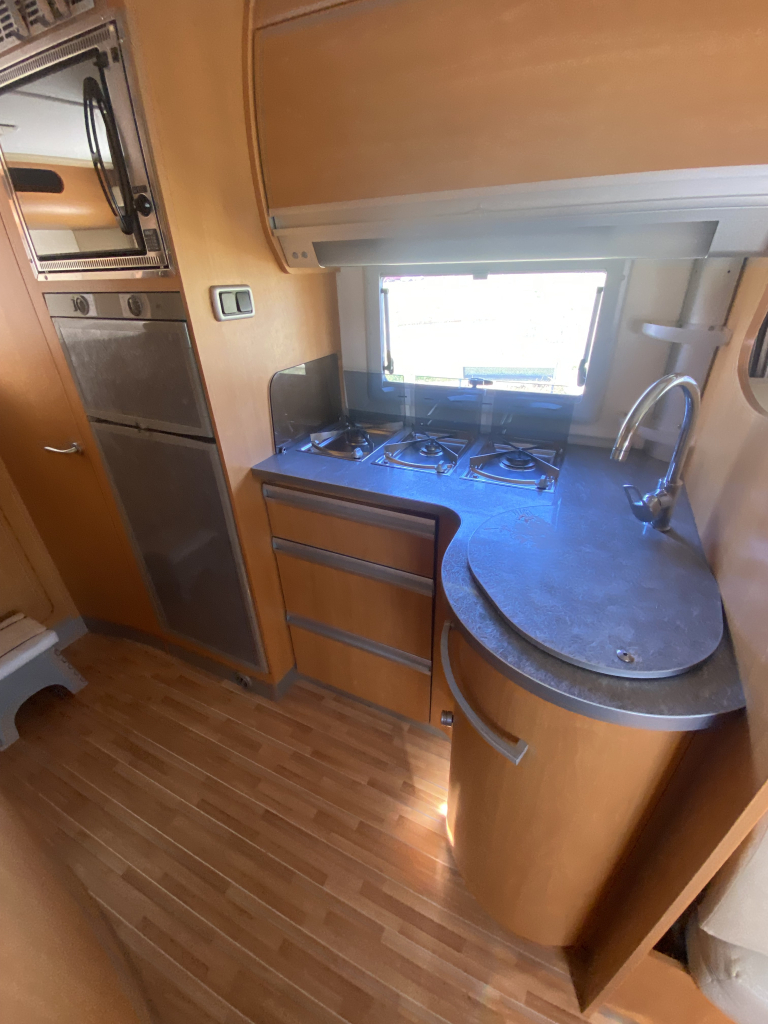 CI Mizar Garage Living 3.0 MultiJet 180 PK, Alkoof, Dwars-bed achter, Garage, Motor-airco, Zeer compleet, 1e eigenaar, Bj, 12 – 2007. Camper centrum on the road Marum  foto: 14