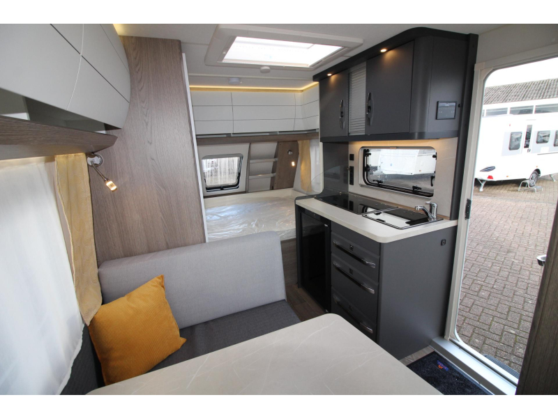 Hobby On Tour 390 SF Caravan breedte 220 cm!  foto: 14
