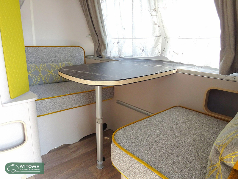 Eriba Touring Urban 542 sobre equipamiento completo foto: 10