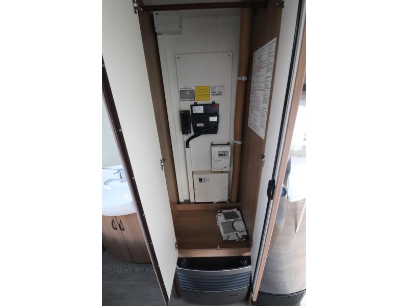 Hobby De Luxe 400 SFE Mover, voortent, fietsdr.  foto: 14