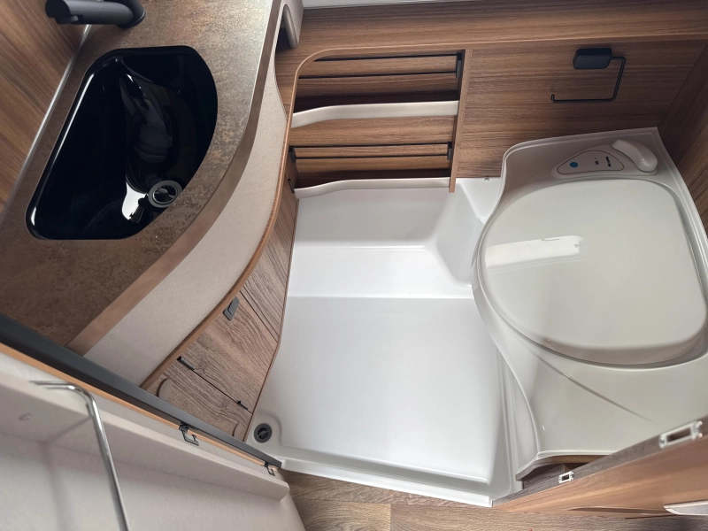 Eriba Touring 530 Legend Hampton argent photo : 7