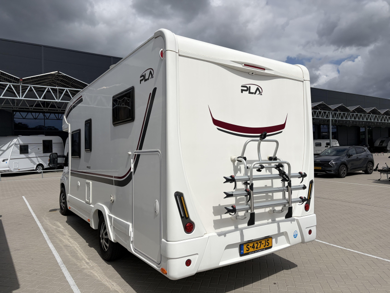 P.L.A. Camper Siena 385 LPG / zonnepaneel  foto: 3