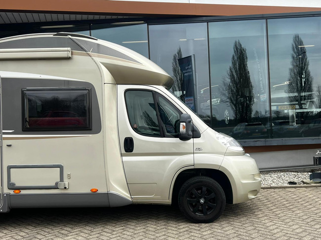 Bürstner Nieuwe Koppeling | Frans Bed | 4 Pers | Off Grid | Elektrisch Hefbed foto: 3