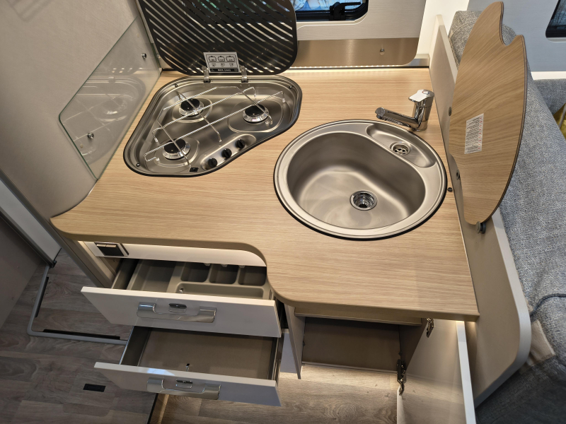 Hymer Tramp S 680 -- 5 gordels --  foto: 7