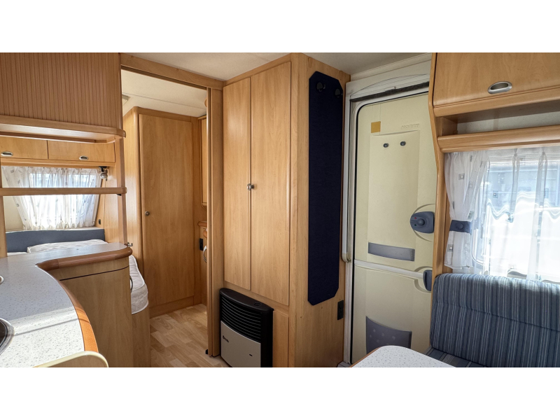 Hobby Excellent Easy 460 UFE - Voortent  foto: 10