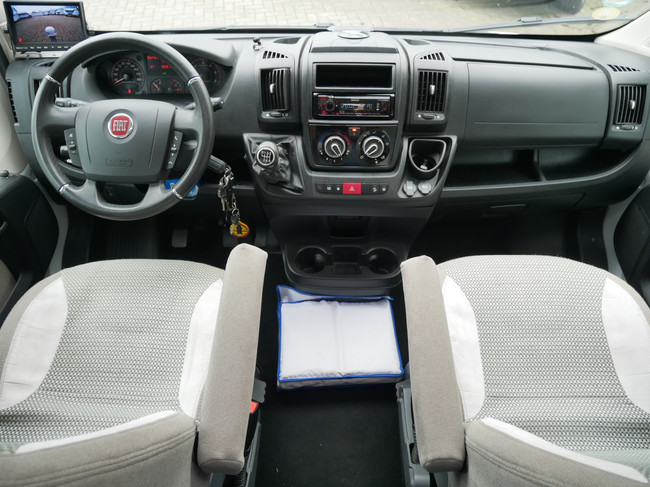 CAPRON Orangecamp T700, Distribuci&oacute;n espaciosa, Cama transversal, Garaje XL foto: 3