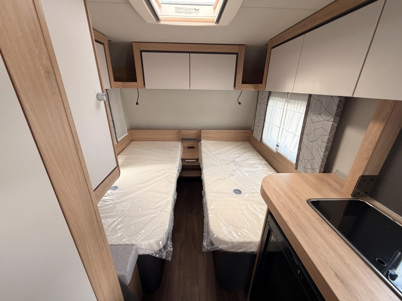Knaus Sport 500 EU 1800KG + Camas individuales foto: 10
