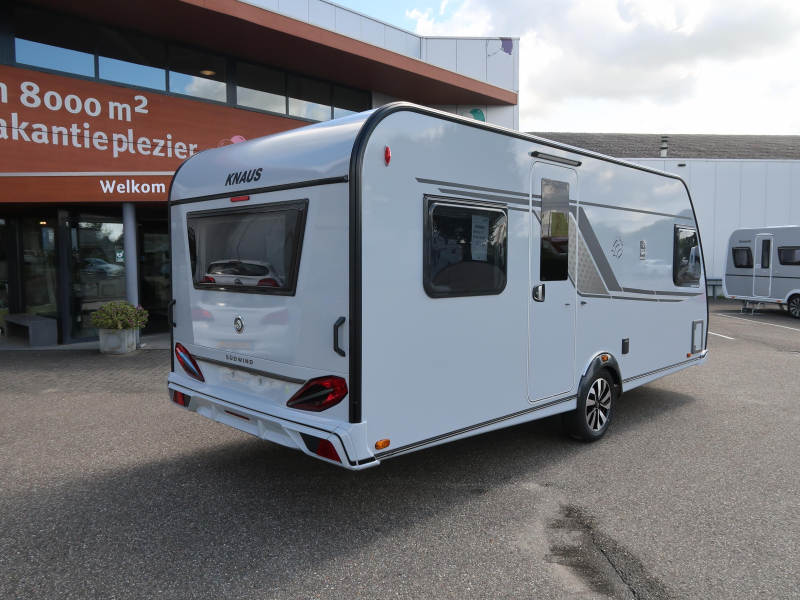 Knaus Sudwind Black Selection 500 FU RUNDSITZGRUPPE FRANZ&Ouml;SISCHES BETT Foto: 22