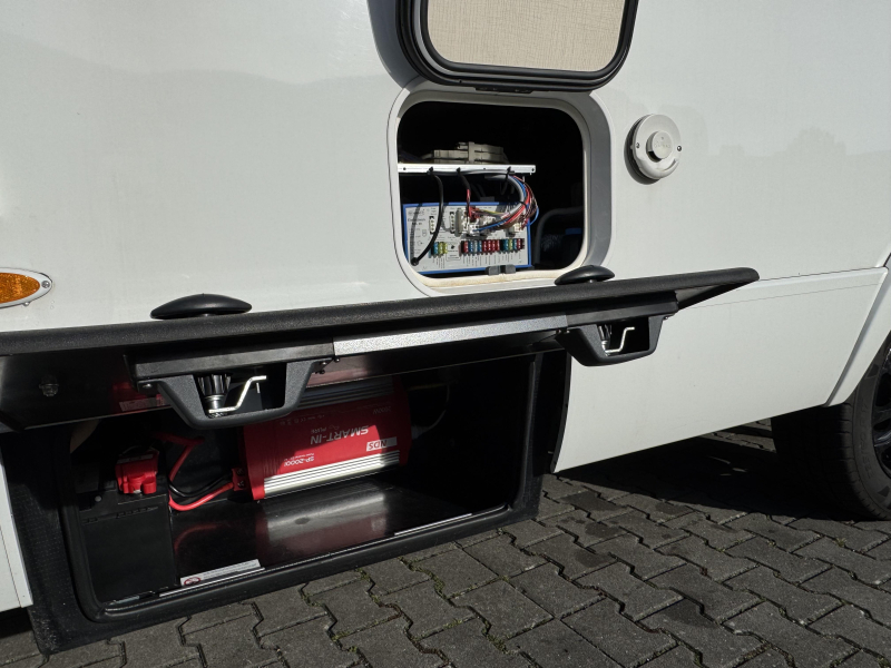 Hymer ML-T 580 - B&eacute;quilles hydrauliques - photo : 18