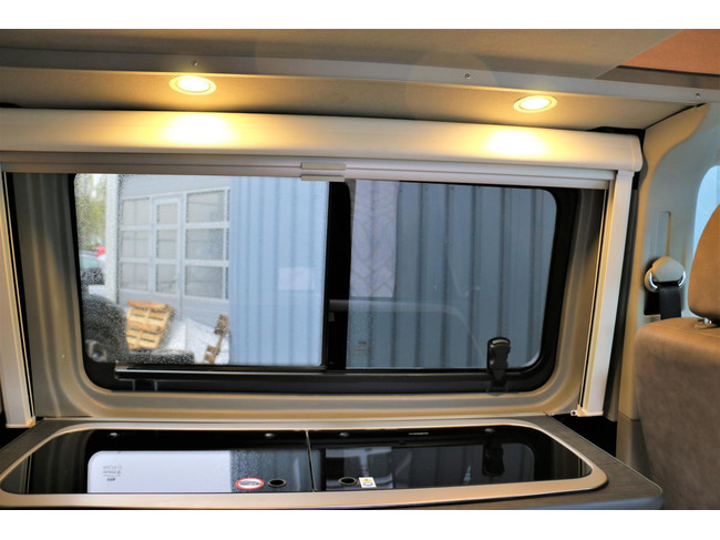 Volkswagen Transporter Kombi 2.0 TDI L1H1 4 Schlafpl&auml;tze | Tempomat | Neues Interieur | drehbarer Vordersitz | Insektenschutzgitter | K&uuml;hlschrank / Gefrierfach | Foto: 14