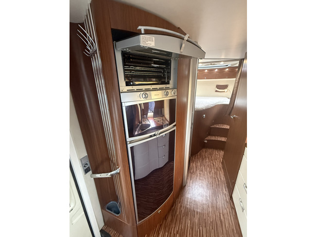 Hymer S 790 150 PS sehr luxuri&ouml;se Ausf&uuml;hrung franz&ouml;sisches Bett + Hubbett XXL K&uuml;hlschrank Backofen Markise Leder Klimaanlage Kamera TV elektr. Satelliten-TV gro&szlig;e Garage Foto: 21