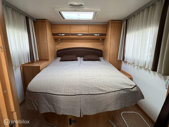 Adria CORAL S 690SP 160PK Queensbed Luifel Zonnepaneel Oven foto: 12
