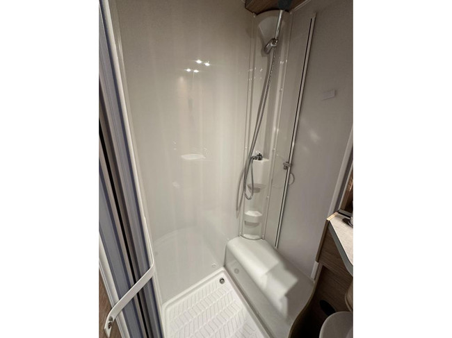 Weinsberg CaraSuite 650 MEG aut. 165 pk, hefbed foto: 13