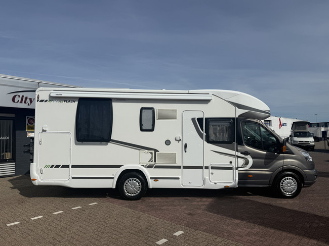 Chausson Flash 718 EB cama queen+cama abatible portabicicletas panel solar antena parab&oacute;lica el&eacute;ctrica TV puerta mosquitera remis plisado foto: 2