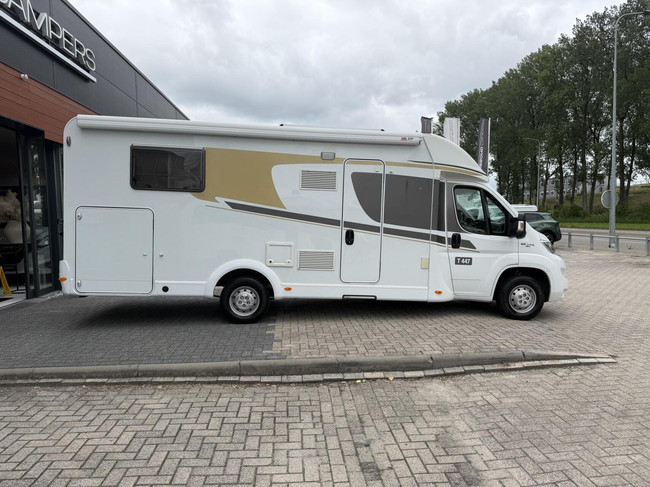 Carado T447 Euro6 Lits Jumeaux Auvent Panneau Solaire Bearlock Porte-v&eacute;los photo : 7