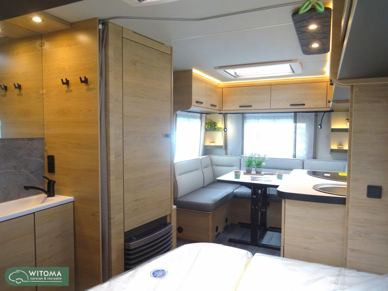 Weinsberg CaraOne Edition HOT 450 FU Frans bed  foto: 4