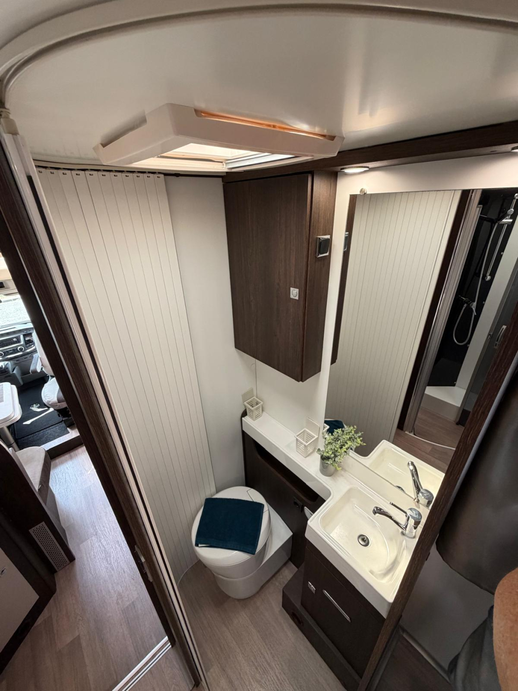 Benimar Tessoro 495 UP CAMA CENTRAL + CAMA ABATIBLE GARAJE XXL 6.99M foto: 10